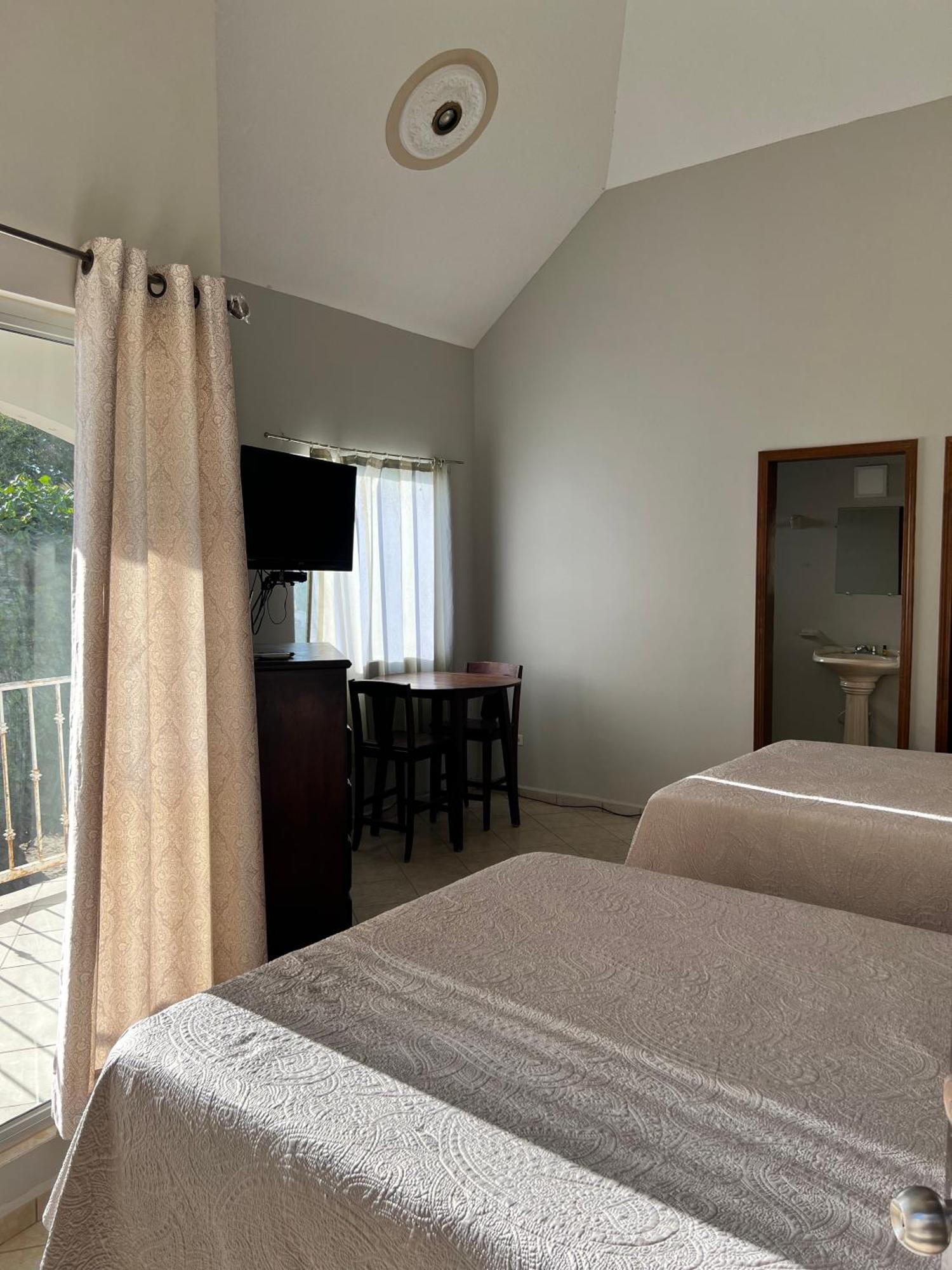 Hotel Los Pinos Inn El Golfo de Santa Clara ภายนอก รูปภาพ